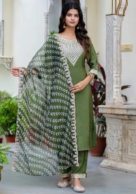 Green Embroidered Silk Blend Kurta Set