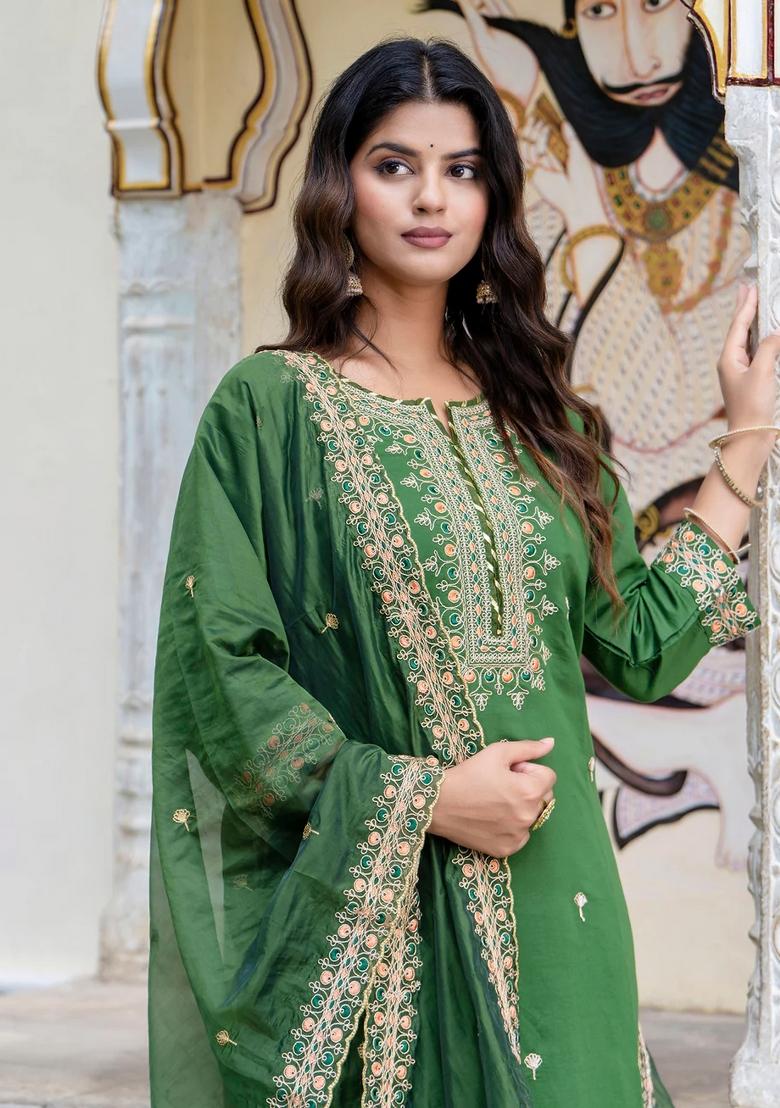 Green Embroidered Silk Blend Kurta Set - Indya