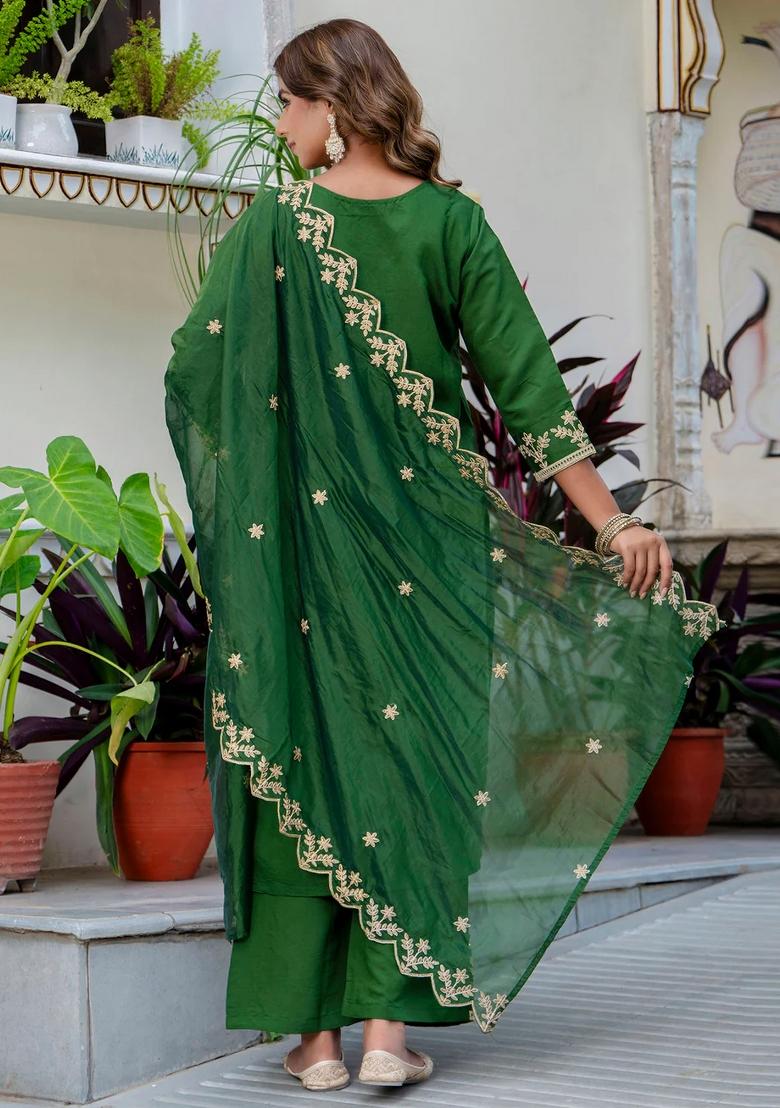 Green Embroidered Silk Blend Kurta Set - Indya