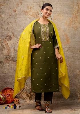 Green Embroidered Silk Blend Kurta Set