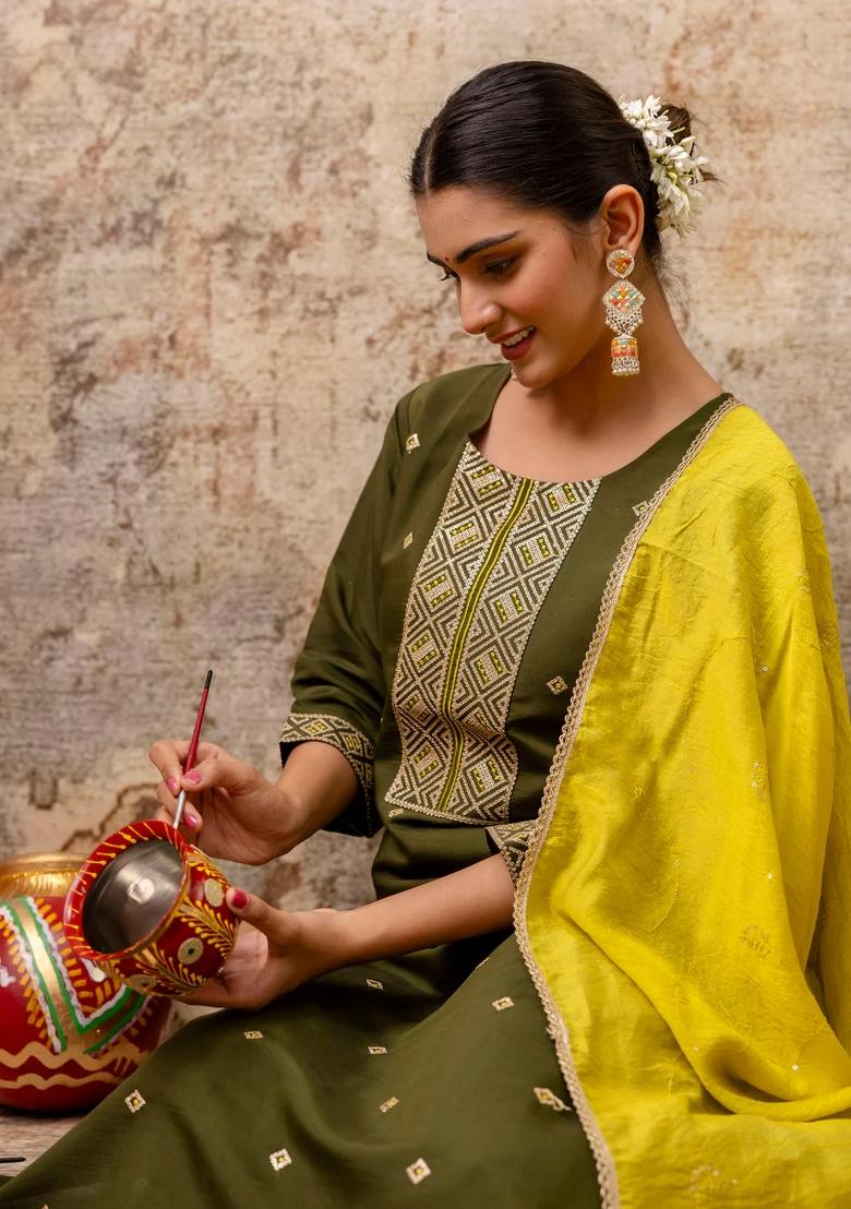 Green Embroidered Silk Blend Kurta Set - Indya