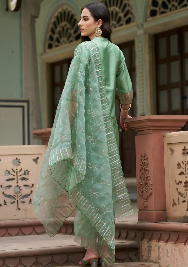 Green Embroidered Silk Blend Kurta Set - Indya