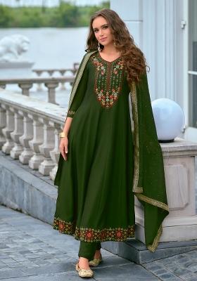 Green Embroidered Silk Blend Kurta Set