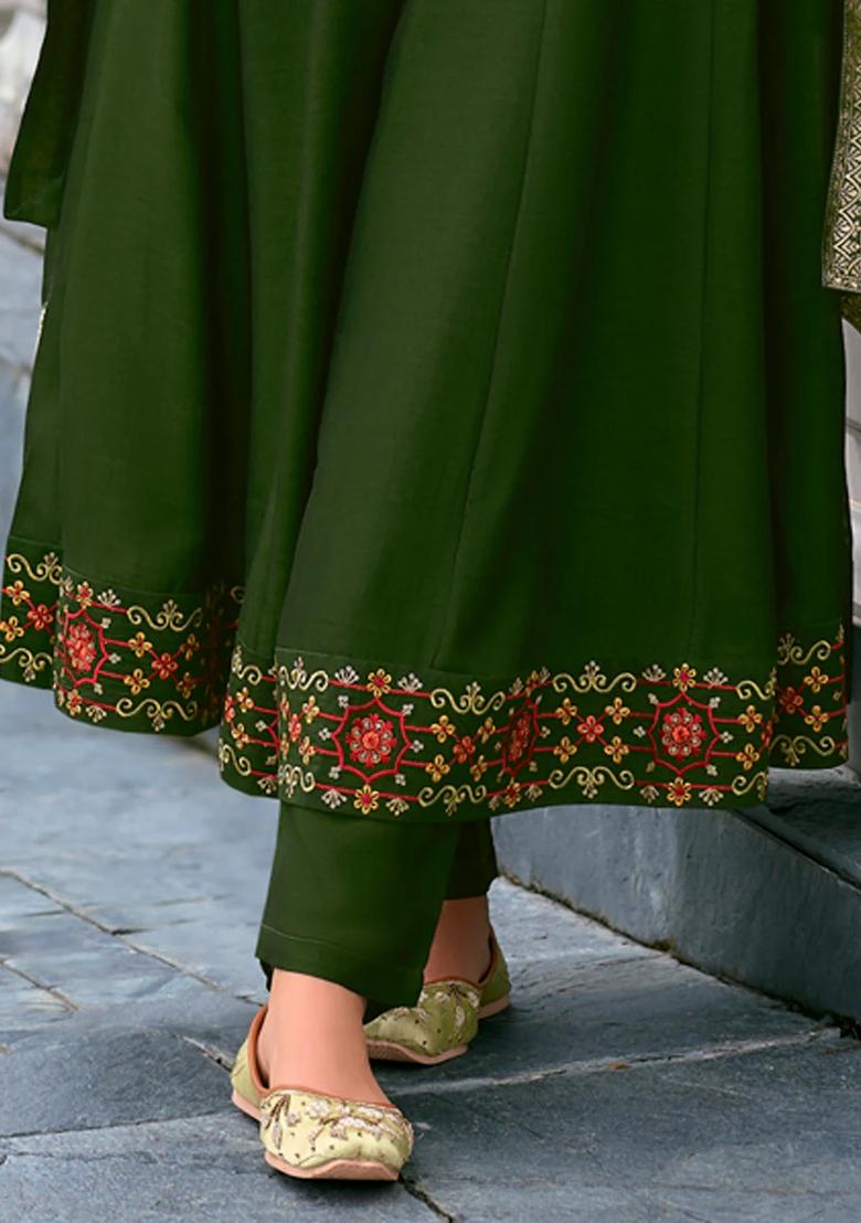 Green Embroidered Silk Blend Kurta Set - Indya