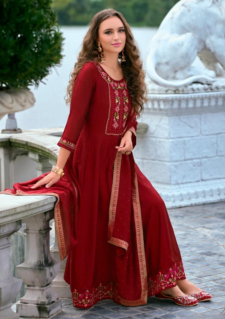 Red Embroidered Silk Blend Kurta Set - Indya