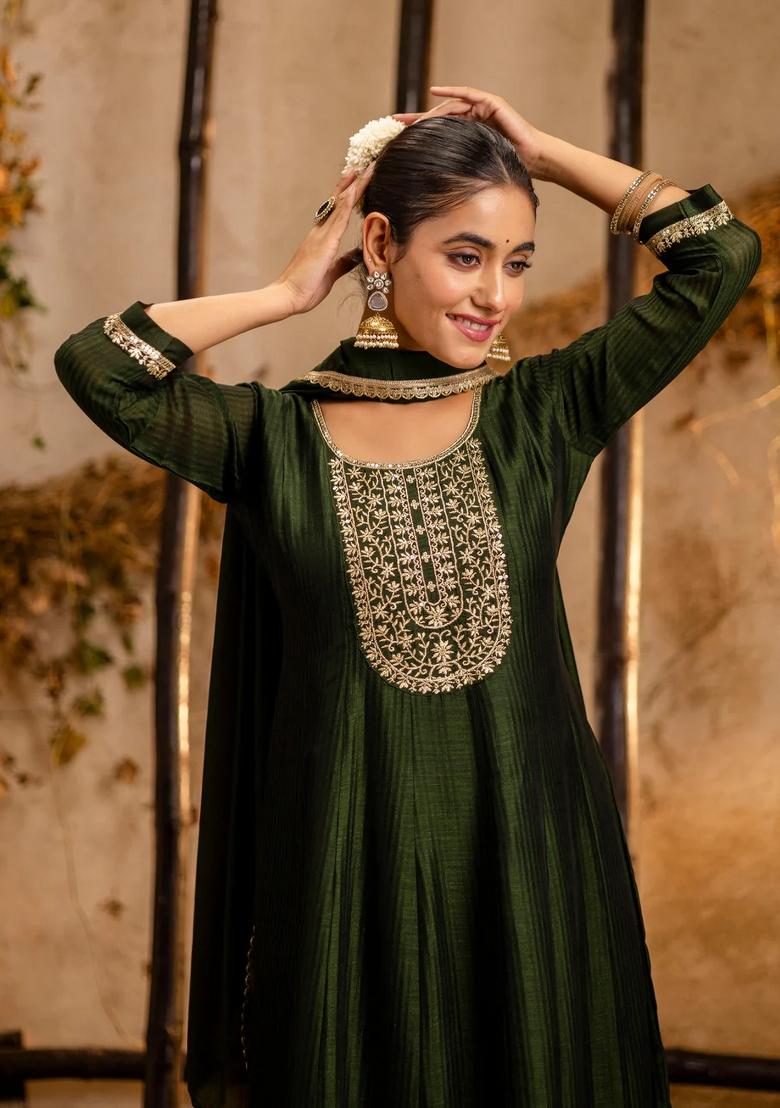 Green Embroidered Silk Blend Kurta Set - Indya