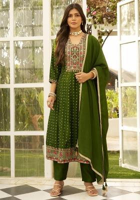Green Embroidered Silk Blend Kurta Set