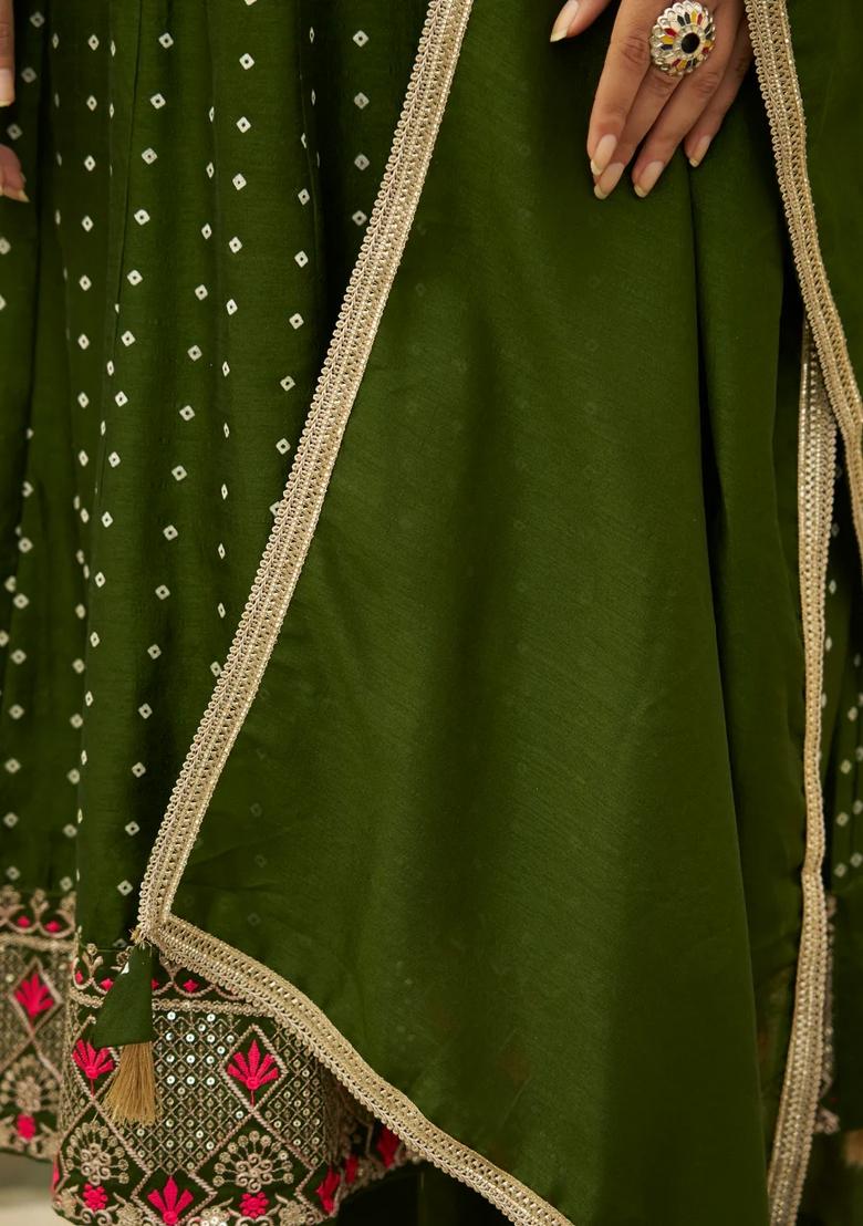 Green Embroidered Silk Blend Kurta Set - Indya