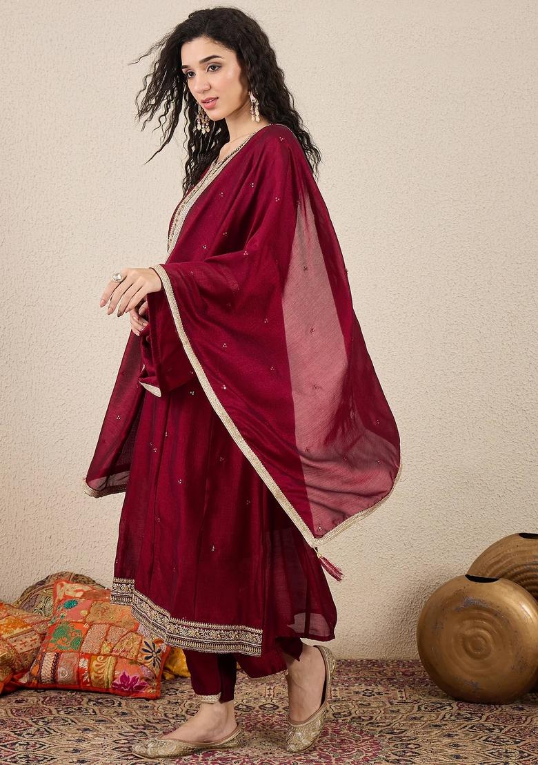 Red Embroidered Silk Blend Kurta Set - Indya
