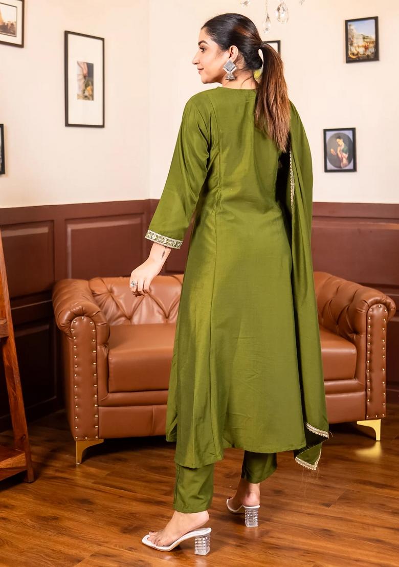 Green Embroidered Silk Blend Kurta Set - Indya