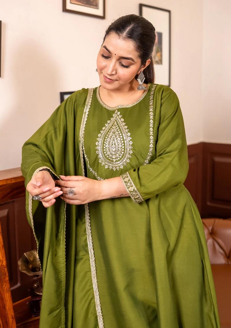 Green Embroidered Silk Blend Kurta Set - Indya