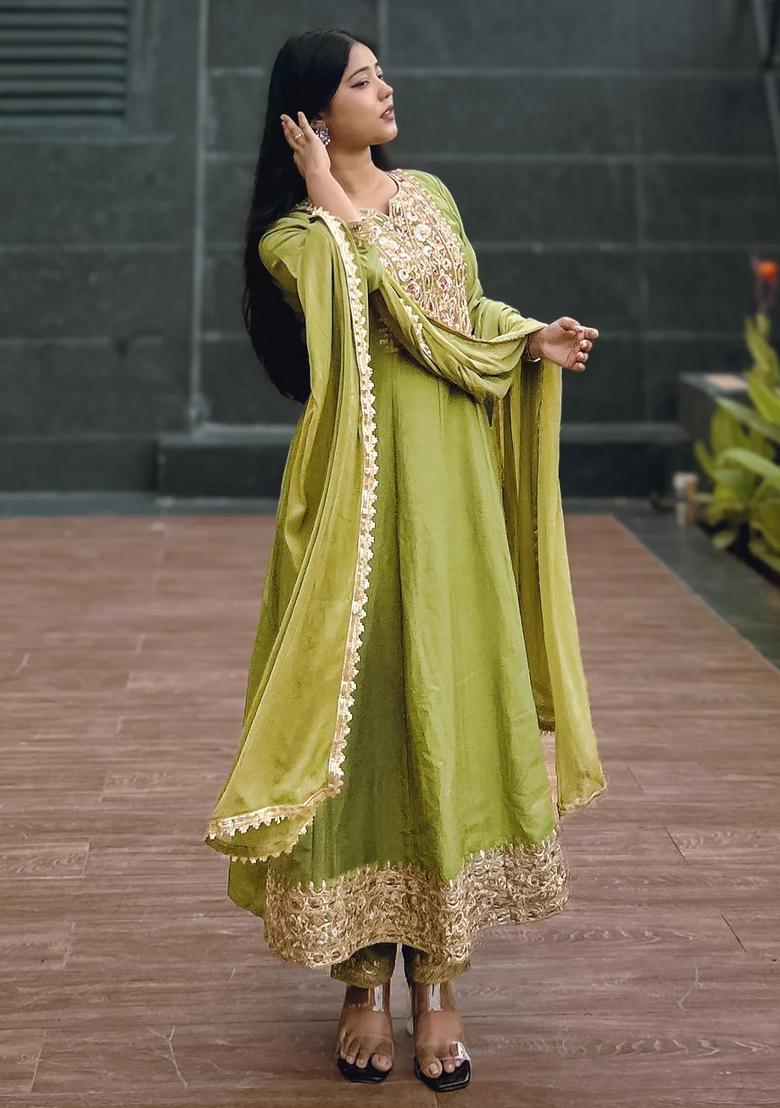 Green Embroidered Silk Blend Kurta Set - Indya