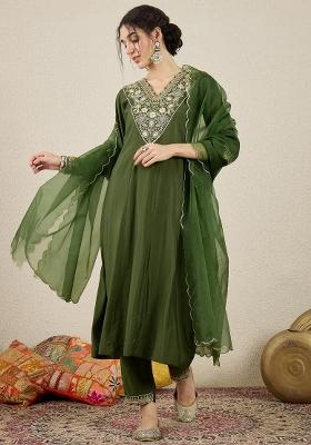Green Embroidered Silk Blend Kurta Set