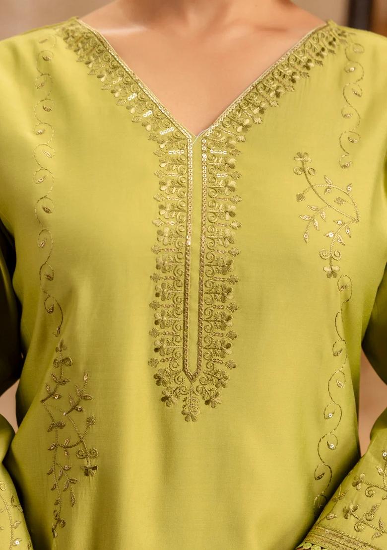Green Embroidered Silk Blend Kurta Set - Indya