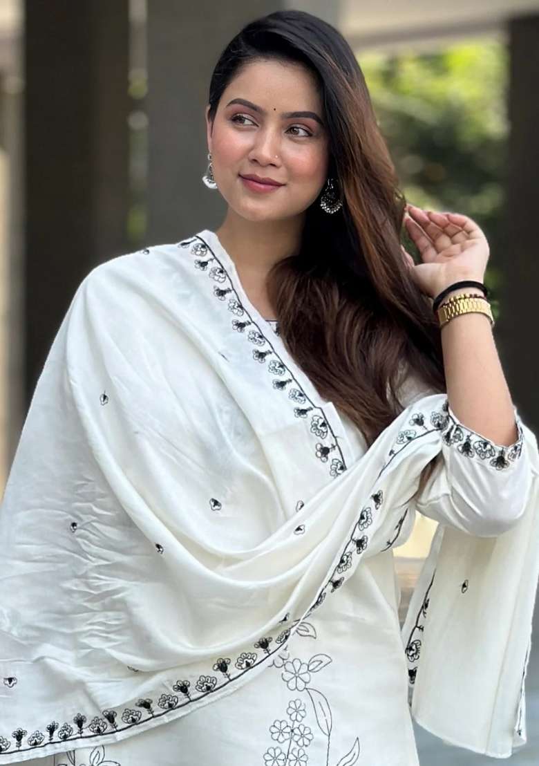 Off White Embroidered Silk Blend Kurta Set - Indya