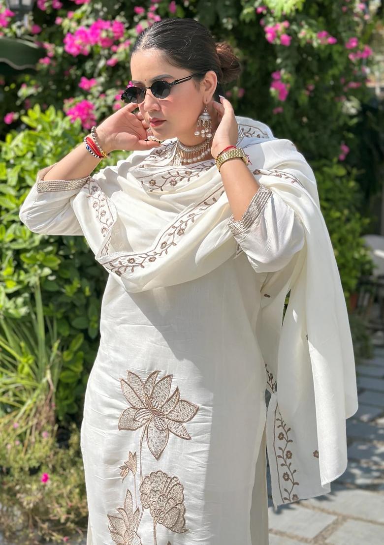 Off White Embroidered Silk Blend Kurta Set - Indya