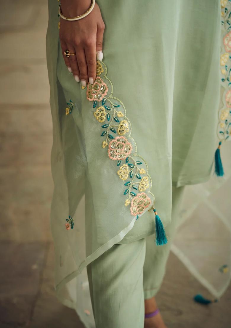 Green Embroidered Silk Blend Kurta Set - Indya
