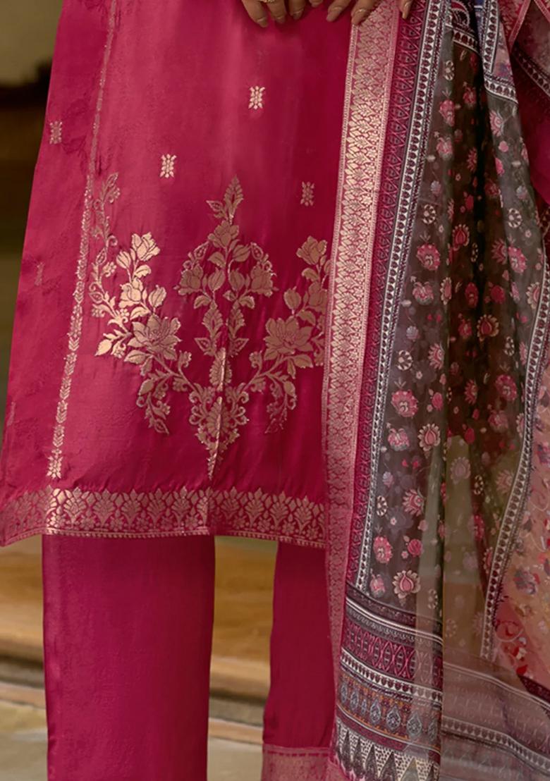 Red Embroidered Silk Blend Kurta Set - Indya