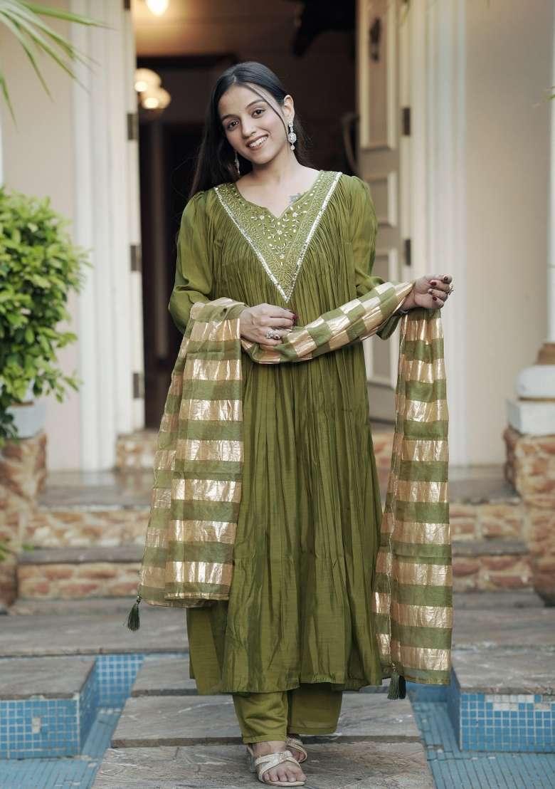 Green Sequin Work Chanderi Kurta Set - Indya
