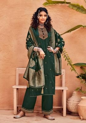 Green Embroidered Silk Blend Kurta Set