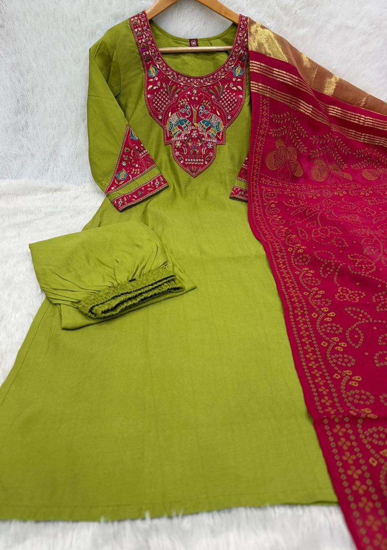 Green Embroidered Silk Blend Salwar Kameez - Indya