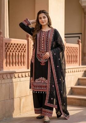 Black Embroidered Chanderi Kurta Set