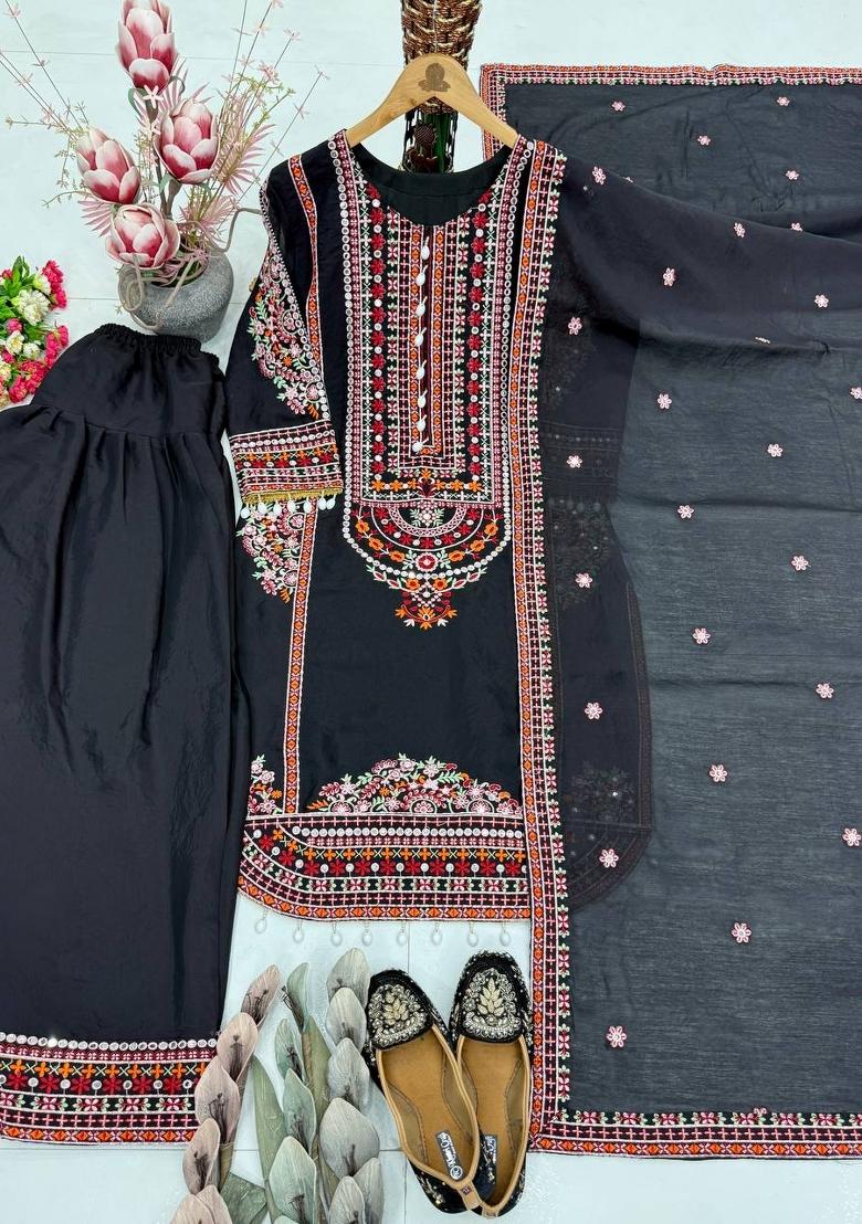 Black Embroidered Chanderi Kurta Set - Indya