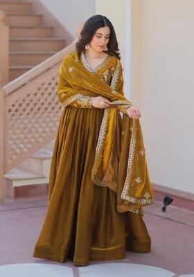 Mehendi Embroidered Fendi Kurta Set
