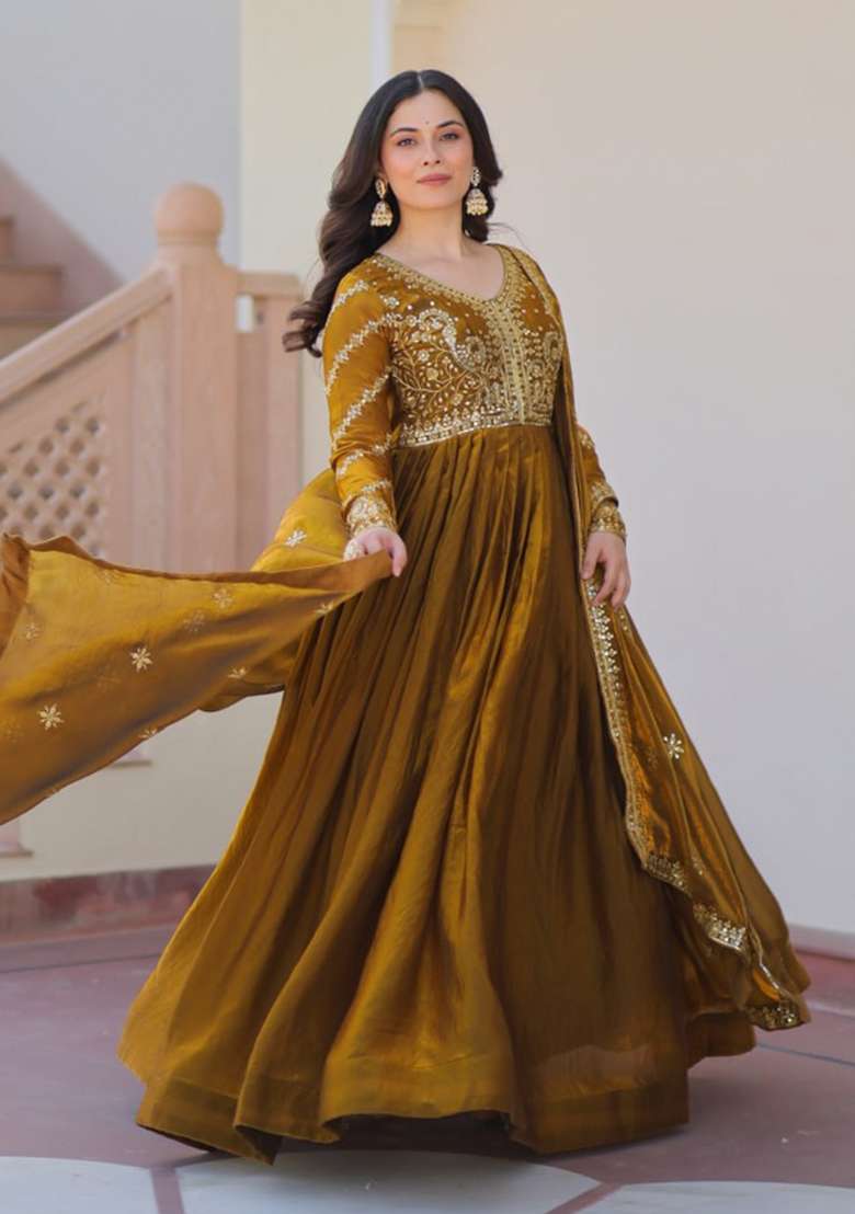 Mehendi Embroidered Fendi Kurta Set - Indya