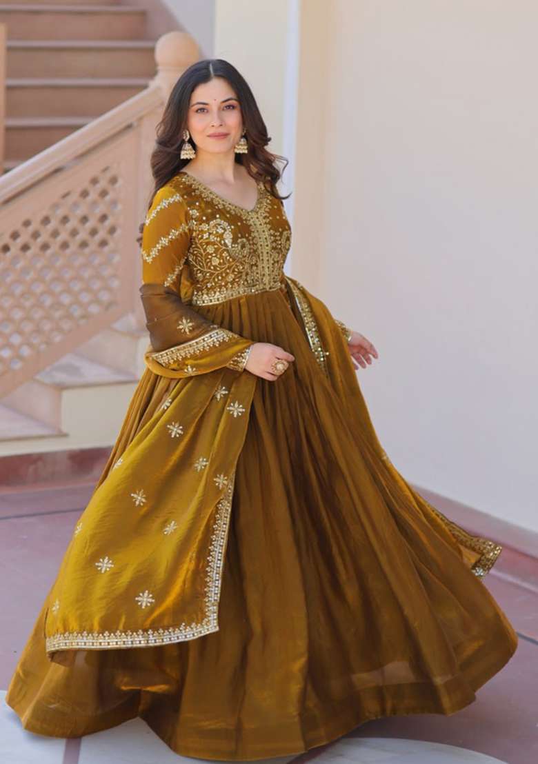 Mehendi Embroidered Fendi Kurta Set - Indya