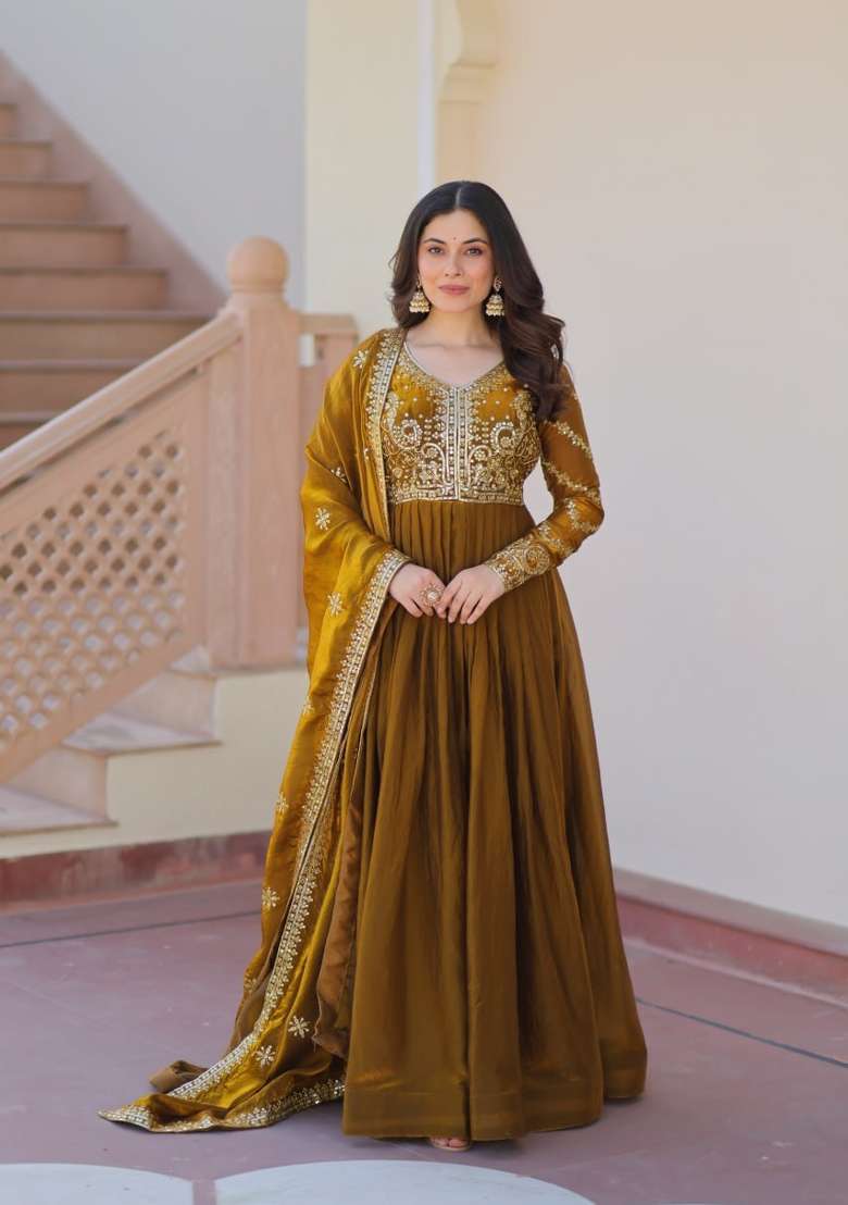 Mehendi Embroidered Fendi Kurta Set - Indya