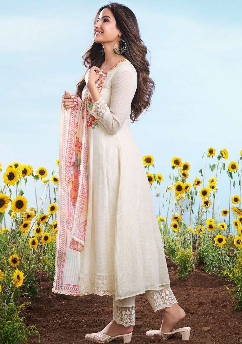 Off White Thread Work Cotton Kurta Set - Indya