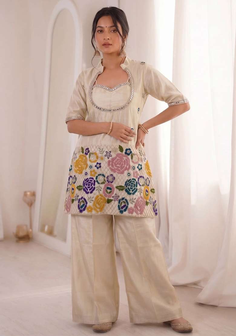 Off White Thread Work Chinon Kurta Set - Indya