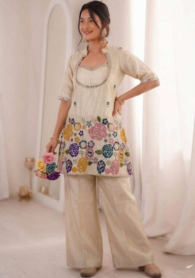 Off White Thread Work Chinon Kurta Set - Indya