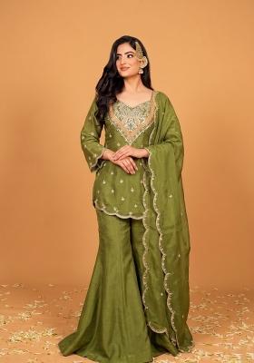 Green Embroidered Silk Blend Kurta Set