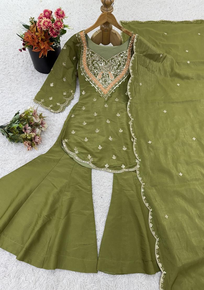Green Embroidered Silk Blend Kurta Set - Indya