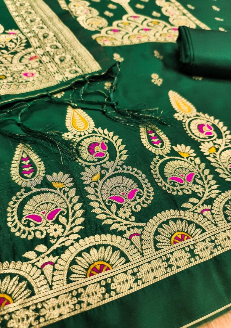 Green Motif Silk Kurta Set - Indya