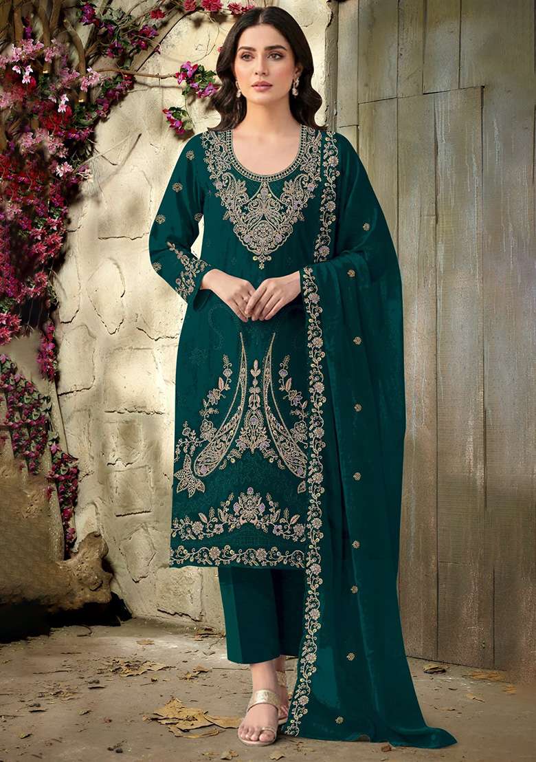 Dark Green Embroidered Velvet Pakistani Suit Set - Indya