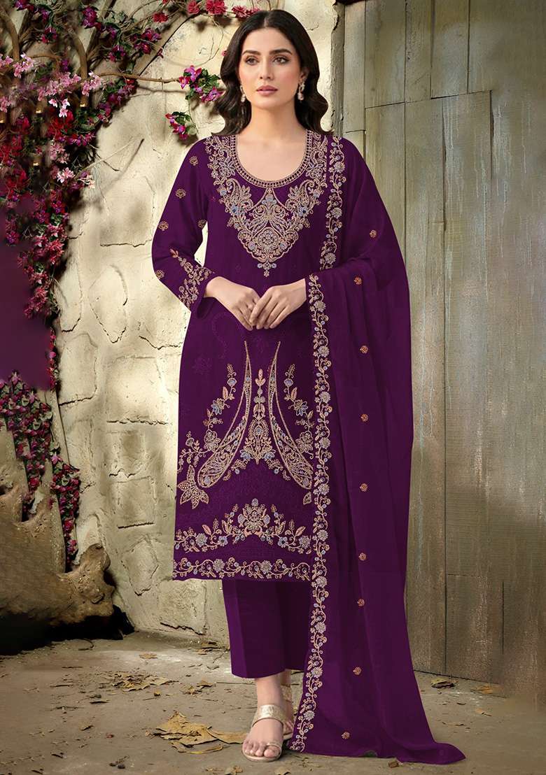 Maroon Embroidered Velvet Pakistani Suit Set - Indya