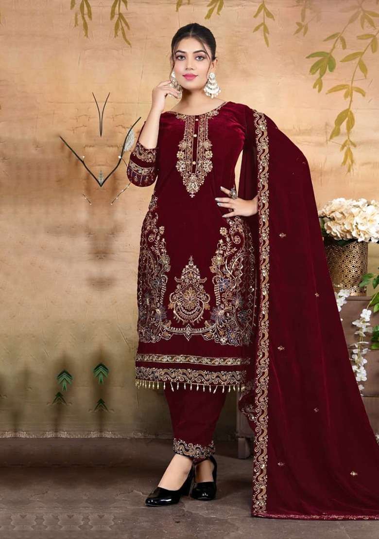 Red Embroidered Velvet Pakistani Suit Set - Indya