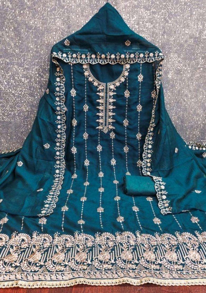 Blue Embroidery Velvet Kurta Set - Indya