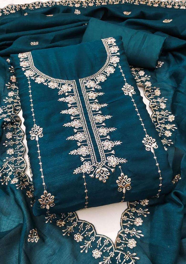 Blue Embroidery Velvet Kurta Set - Indya