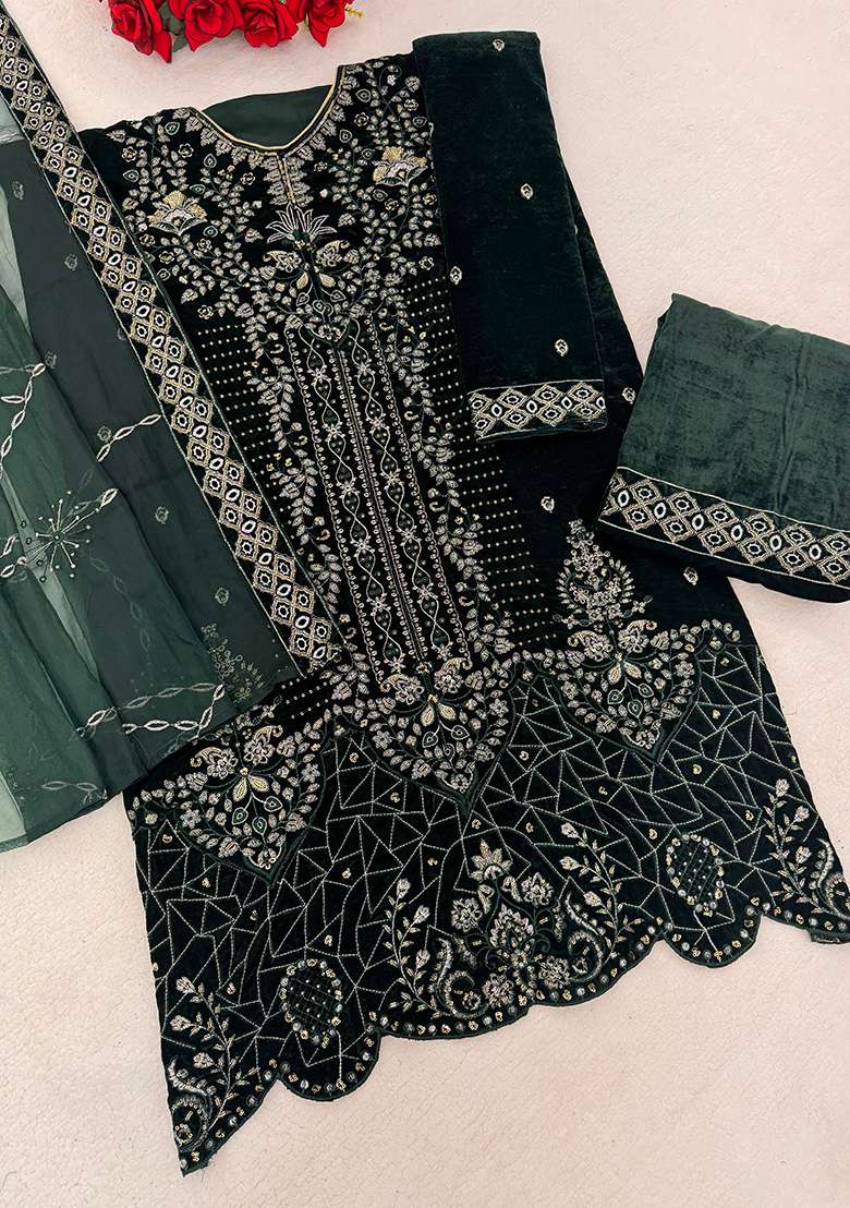 Green Embroidered Velvet Pakistani Suit Set - Indya