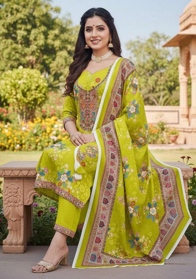Green Abstract Silk Kurta Set - Indya