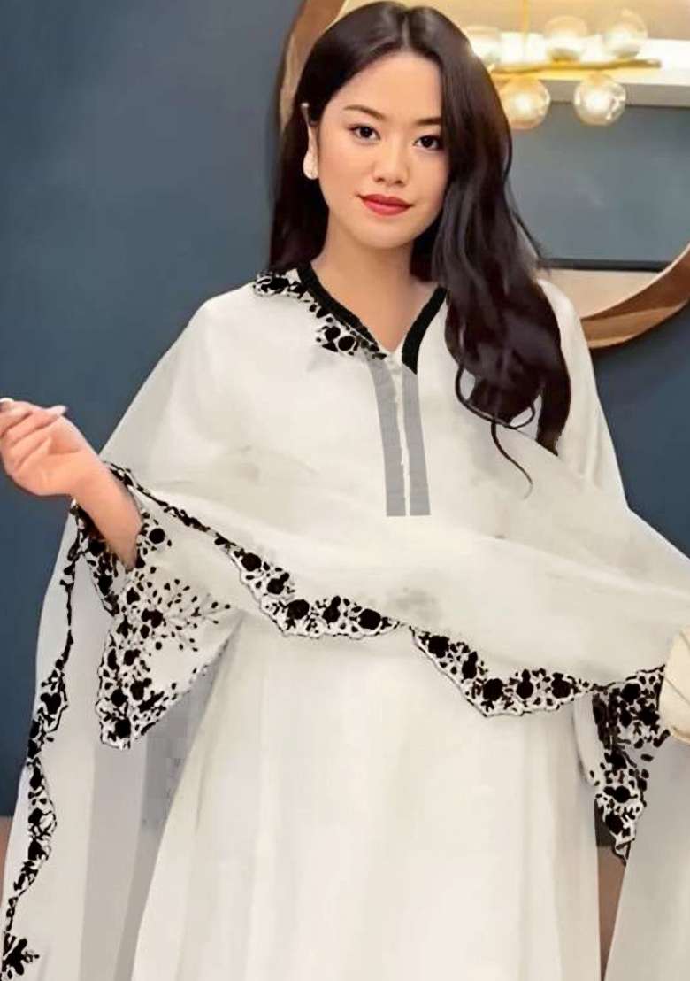 White Embroidery Georgette Pakistani Suit Set - Indya
