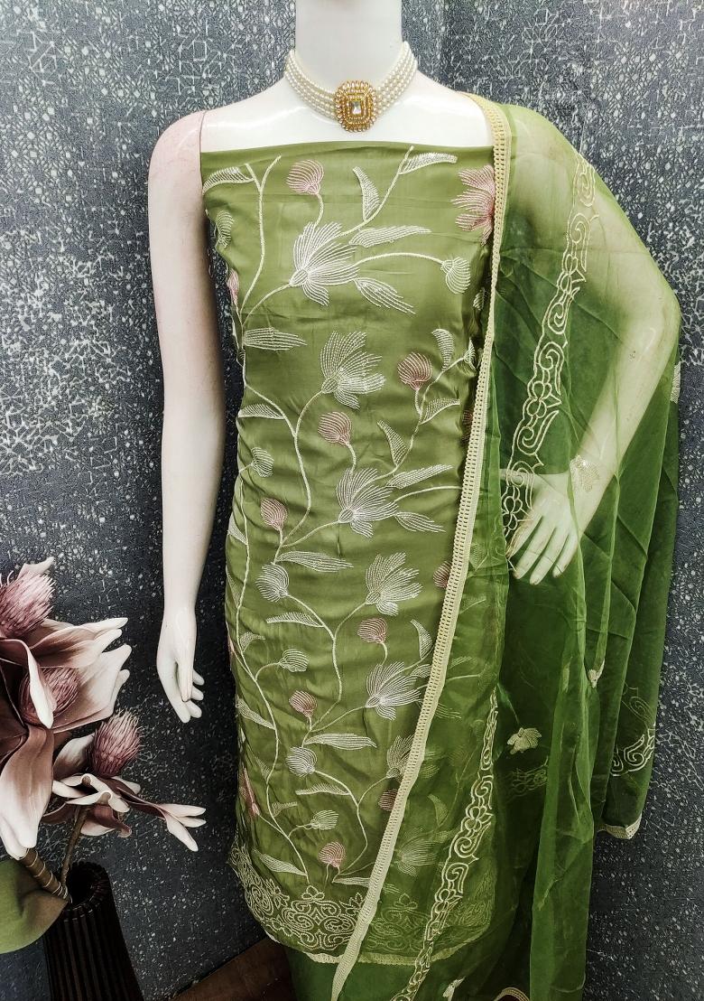 Green Embroidery Chanderi Kurta Set - Indya