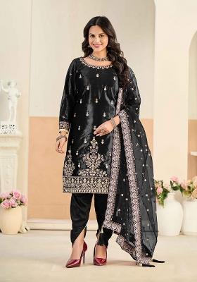 Black Embroidery Velvet Kurta Set