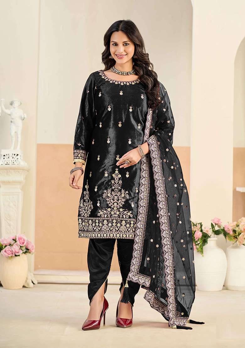 Black Embroidery Velvet Kurta Set - Indya