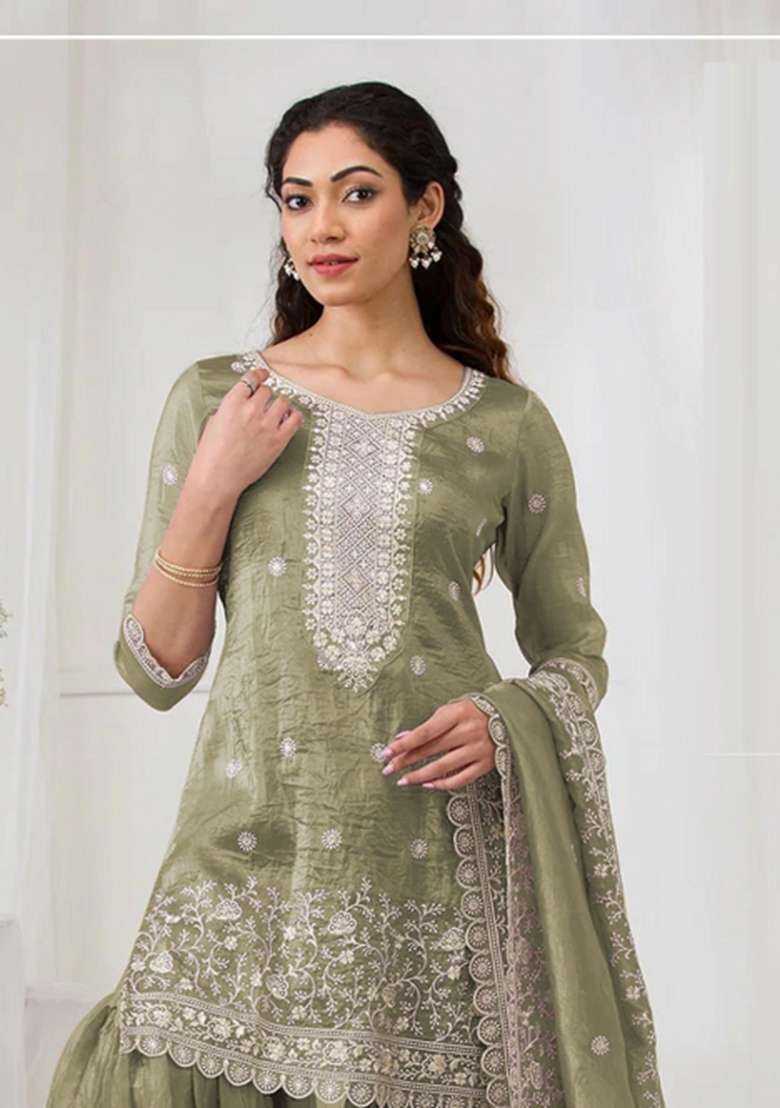 Green Embroidered Silk Blend Salwar Kameez - Indya
