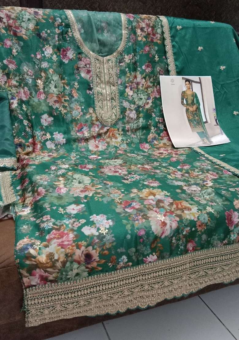 Green Embroidered Silk Blend Salwar Kameez - Indya